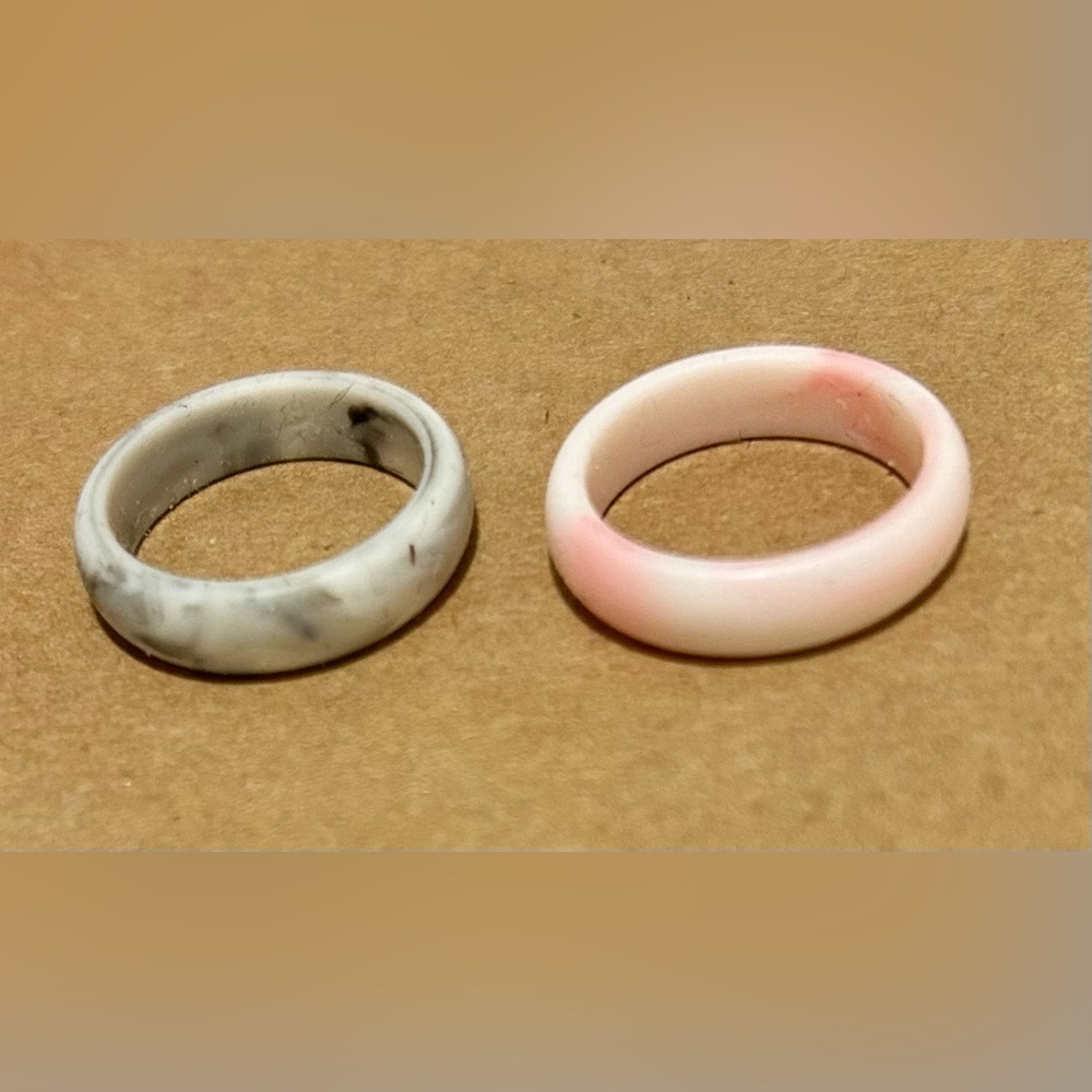 2 Roqaction Silicone women’s rings. Size 5. Pink & Silver marble - Picture 3 of 5